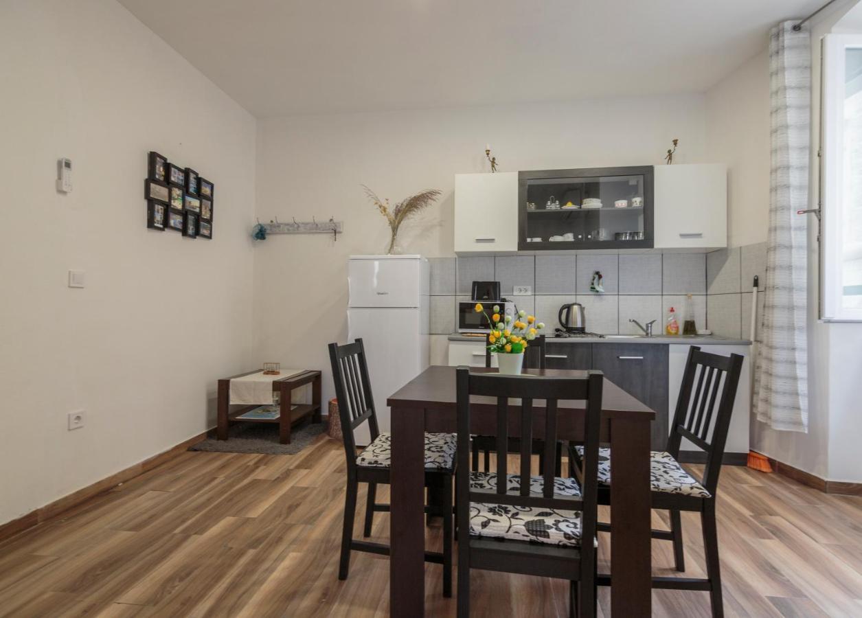 Apartment Esa คอมีชา ภายนอก รูปภาพ